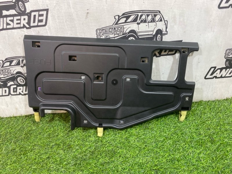 Накладка на торпеду TOYOTA LAND CRUISER UZJ200 2UZ-FE (б/у)