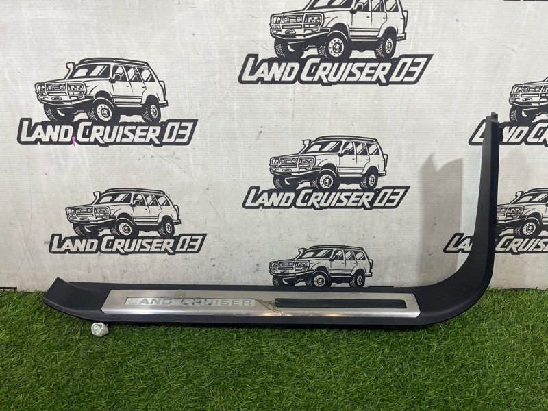 Накладка на порог TOYOTA LAND CRUISER UZJ200 2UZ-FE передняя правая (б/у)