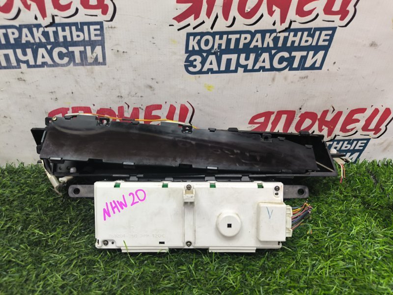 Панель приборов TOYOTA PRIUS NHW20 1NZ-FXE 2004 (б/у)