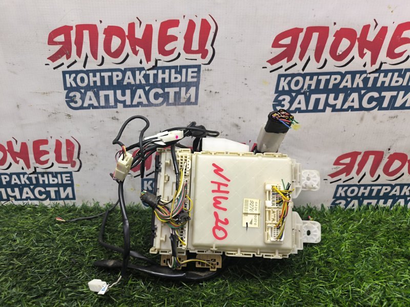 Блок предохранителей салона TOYOTA PRIUS NHW20 1NZ-FXE 2004 (б/у)