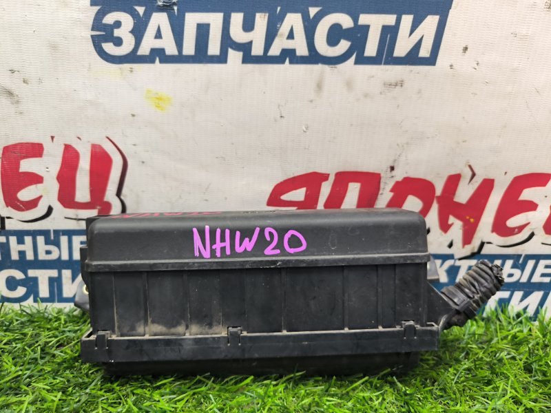 Блок предохранителей под капот TOYOTA PRIUS NHW20 1NZ-FXE 2004 (б/у)