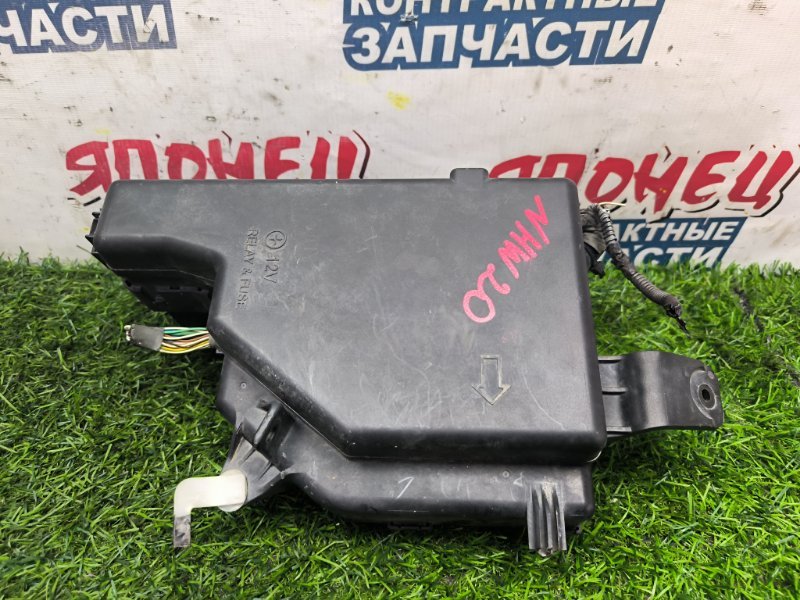 Блок предохранителей под капот TOYOTA PRIUS NHW20 1NZ-FXE 2004 (б/у)