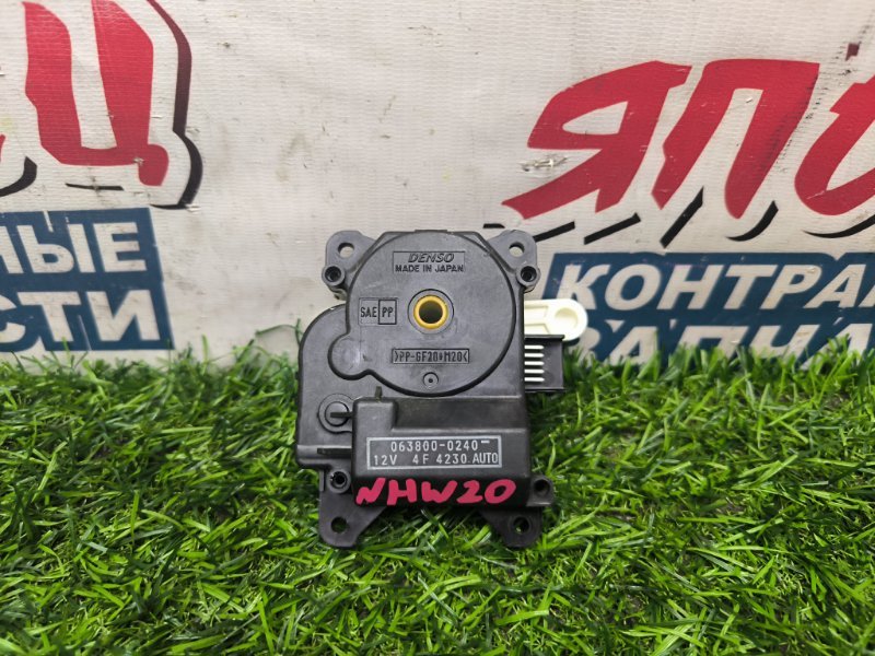 Сервопривод заслонок печки TOYOTA PRIUS NHW20 1NZ-FXE 2004 (б/у)