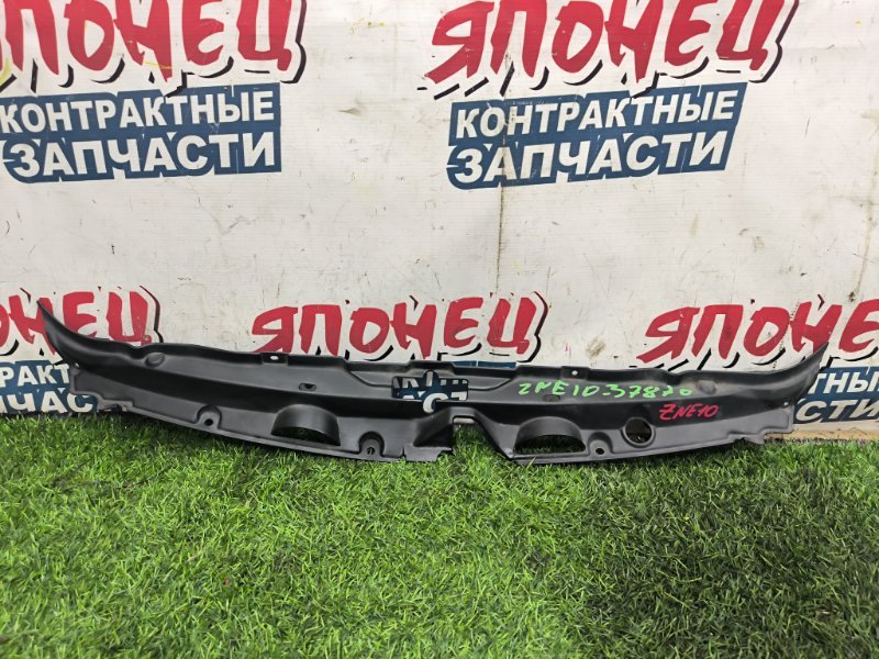 Накладка на рамку радиатора TOYOTA WISH ZNE10 1ZZ-FE 2006 (б/у)