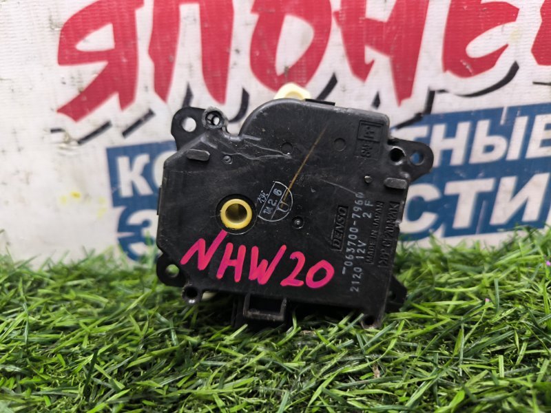 Сервопривод заслонок печки TOYOTA PRIUS NHW20 1NZ-FXE 2004 (б/у)