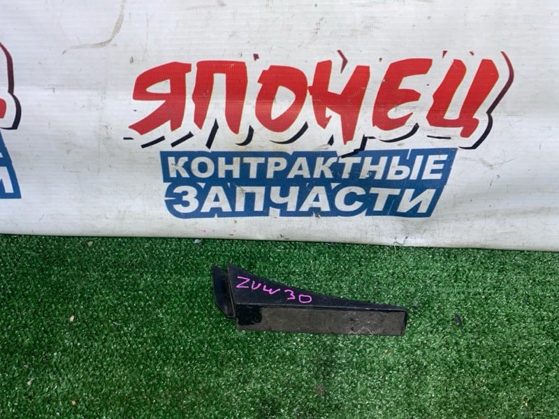 УГОЛОК ДВЕРИ БАГАЖНИКА TOYOTA PRIUS ZVW30 2ZR-FXE правый (б/у)