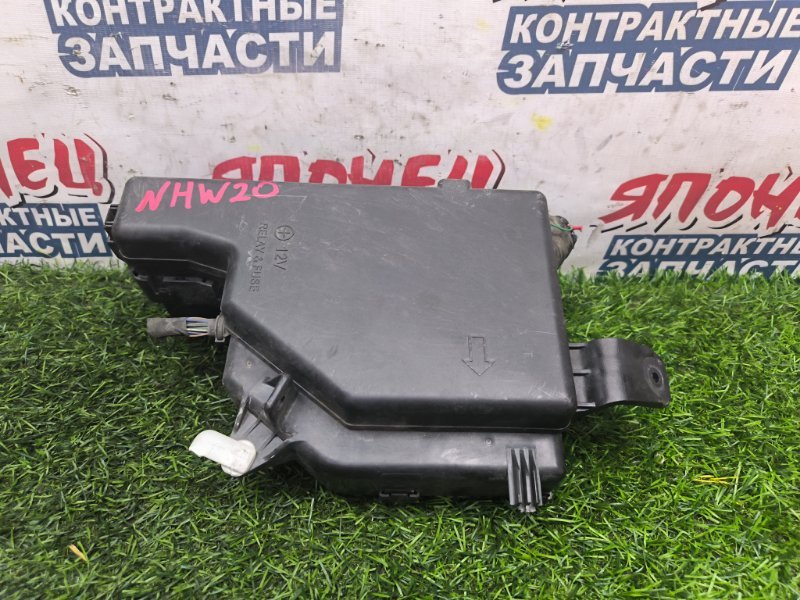 Блок предохранителей под капот TOYOTA PRIUS NHW20 1NZ-FXE 2004 (б/у)