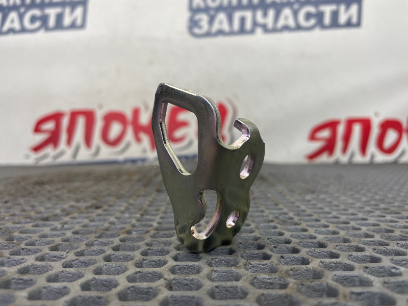 Петля замка багажника TOYOTA