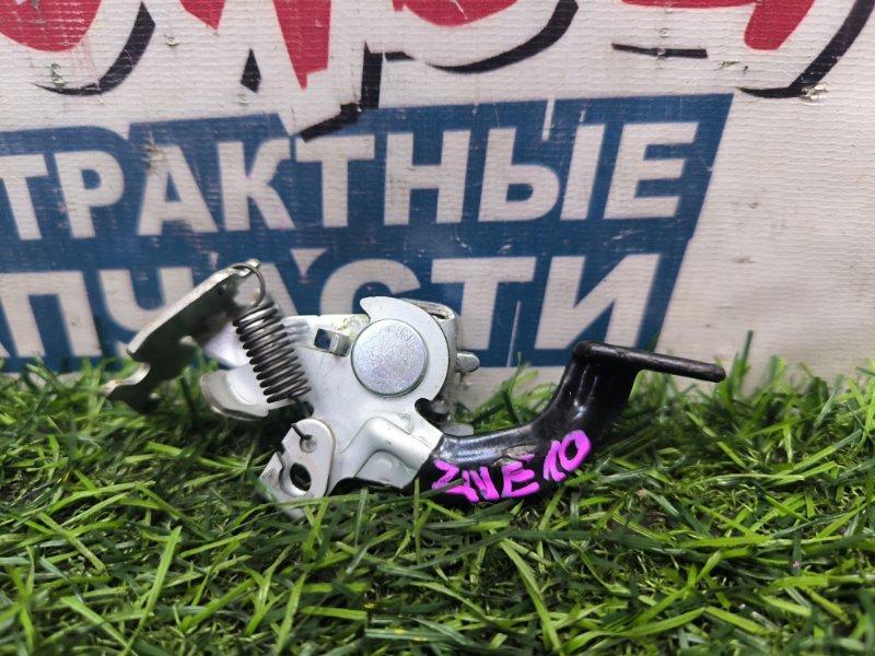 Ручка открывания бензобака TOYOTA WISH ZNE10 1ZZ-FE (б/у)