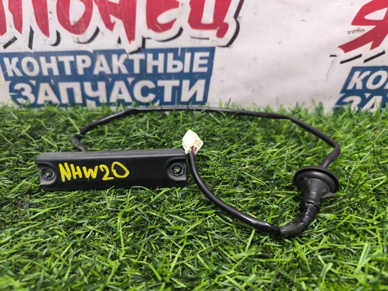 Кнопка открывания багажника TOYOTA WISH ZNE10 1ZZ-FE 2006 (б/у)