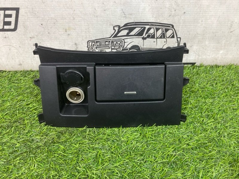 Пепельница TOYOTA LAND CRUISER UZJ200 2UZ-FE (б/у)