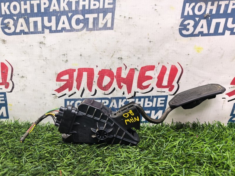 Педаль газа TOYOTA PRIUS NHW20 1NZ-FXE 2004 (б/у) Педаль газа TOYOTA PRIUS NHW20 1NZ-FXE 2004 (б/у)