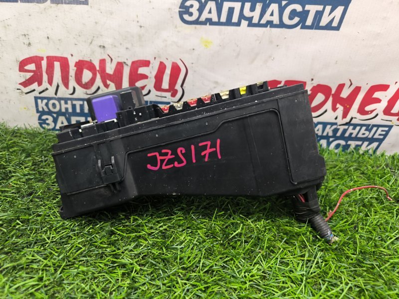 Блок предохранителей под капот TOYOTA CROWN JZS171 1JZ-GE 2000 (б/у) Блок предохранителей под капот TOYOTA CROWN JZS171 1JZ-GE 2000 (б/у)