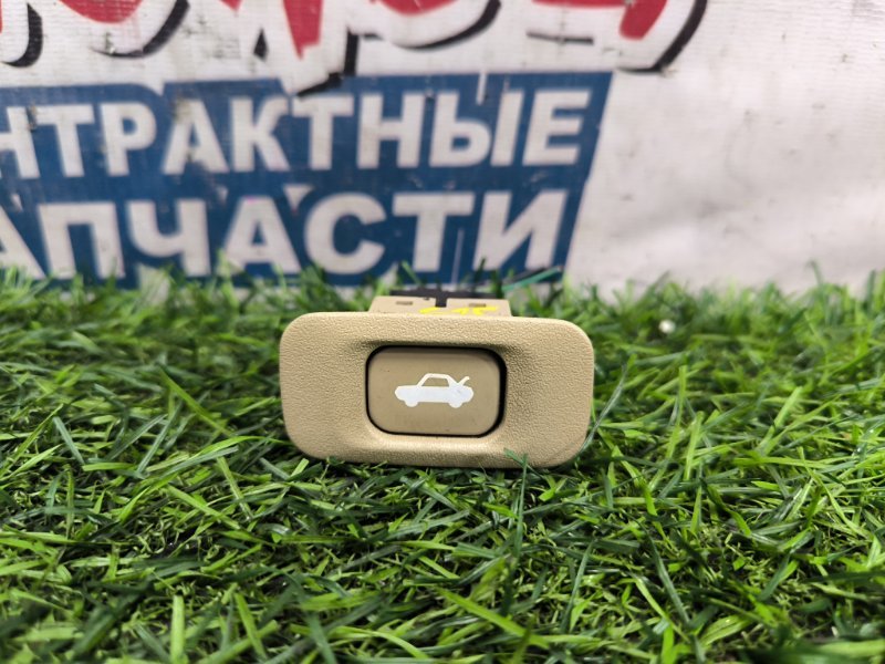 Кнопка открывания багажника TOYOTA CROWN JZS171 1JZ-GE (б/у) Кнопка открывания багажника TOYOTA CROWN JZS171 1JZ-GE (б/у)