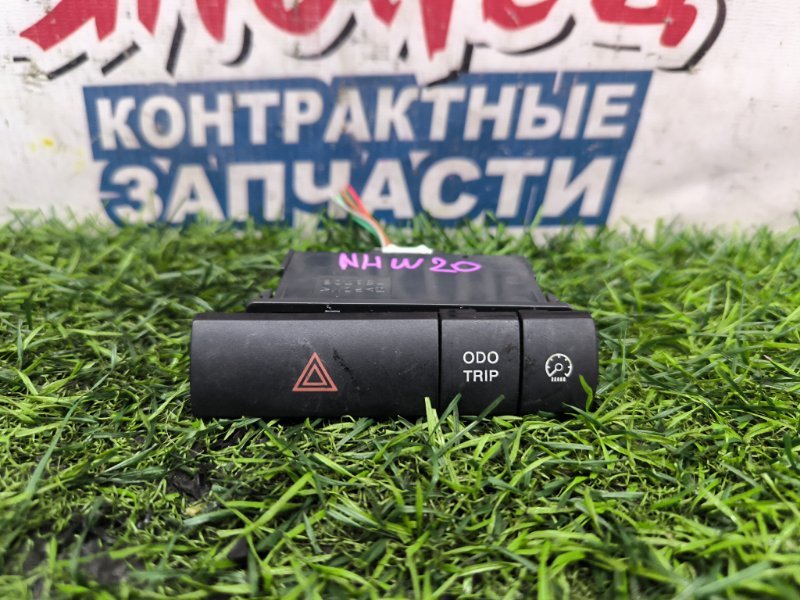Кнопка аварийной сигнализации TOYOTA PRIUS NHW20 1NZ-FXE (б/у)