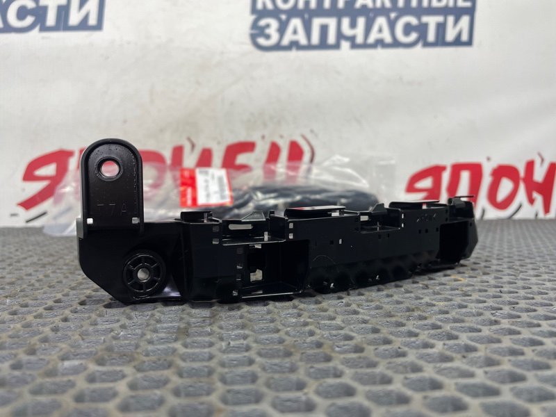 Крепление бампера HONDA VEZEL RU1 L15B 2014 переднее правое