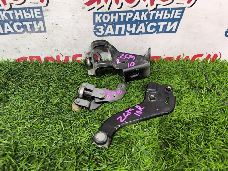 Ролик раздвижной двери TOYOTA ISIS ZGM10 2ZR-FAE 2011 задний правый (б/у)