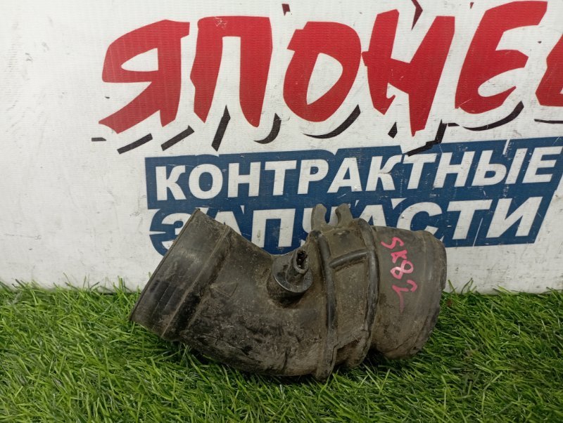 Патрубок воздушного фильтра MAZDA BONGO SK82 F8 (б/у)