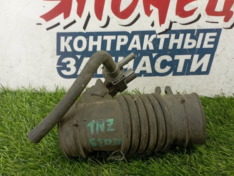 Патрубок воздушного фильтра TOYOTA RACTIS NCP100 1NZ-FE (б/у)
