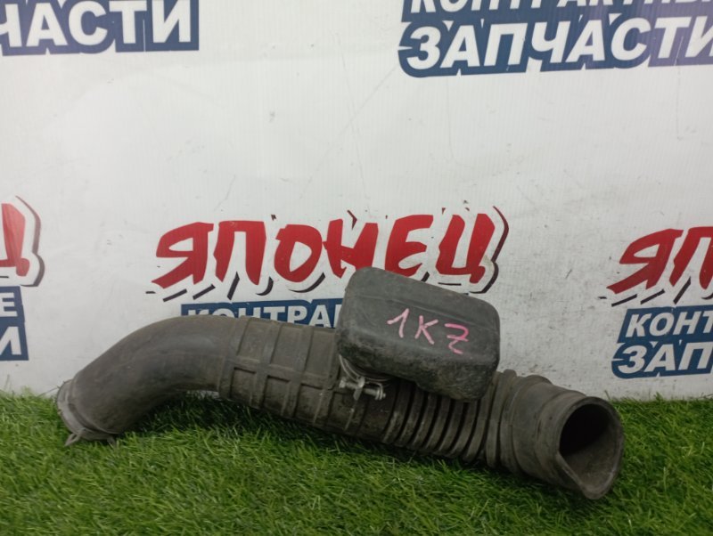 Патрубок воздушного фильтра TOYOTA GRANVIA KCH10 1KZ (б/у)