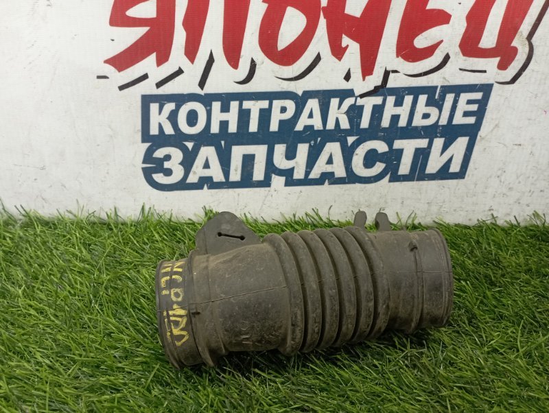 Патрубок воздушного фильтра TOYOTA RACTIS NCP100 1NZ-FE (б/у)