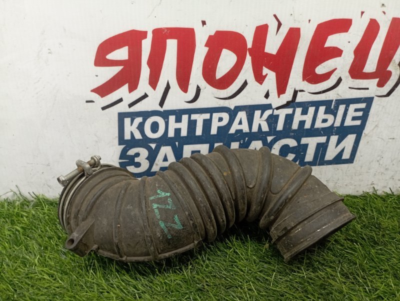 Патрубок воздушного фильтра TOYOTA OPA ZCT10 1ZZ-FE (б/у)