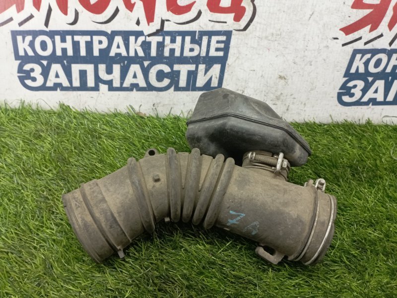 Патрубок воздушного фильтра TOYOTA CALDINA AT211 7A-FE (б/у)