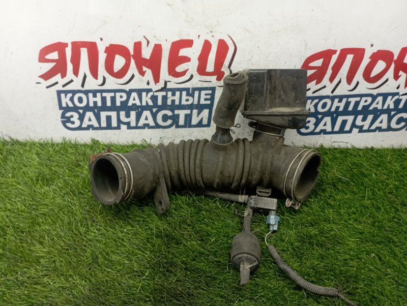Патрубок воздушного фильтра TOYOTA HARRIER ACU15 2AZ-FE (б/у) Патрубок воздушного фильтра TOYOTA HARRIER ACU15 2AZ-FE (б/у)