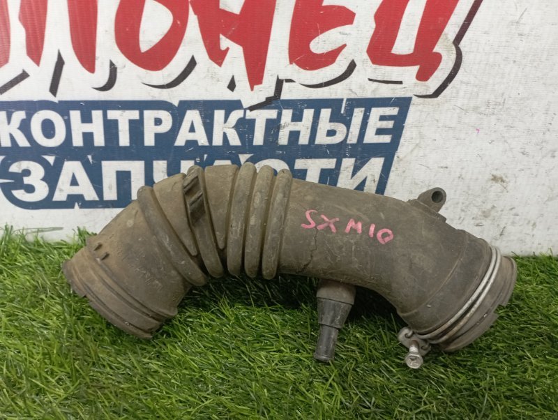 Патрубок воздушного фильтра TOYOTA IPSUM SXM10 3S-FE (б/у)