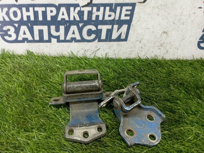 Петля двери MITSUBISHI CANTER FB511B 4M40 задняя левая (б/у)