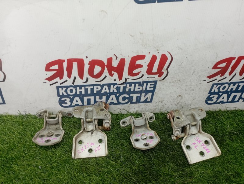 Петля двери MAZDA BONGO SK22M R2 передняя (б/у) Петля двери MAZDA BONGO SK22M R2 передняя (б/у)