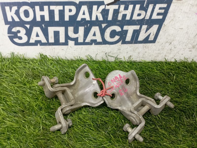 Петля двери MITSUBISHI LANCER EVOLUTION CN9A 4G63T задняя левая (б/у)