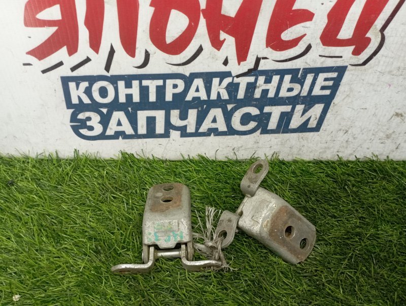 Петля двери NISSAN LAUREL HC35 RB20DE передняя правая (б/у)