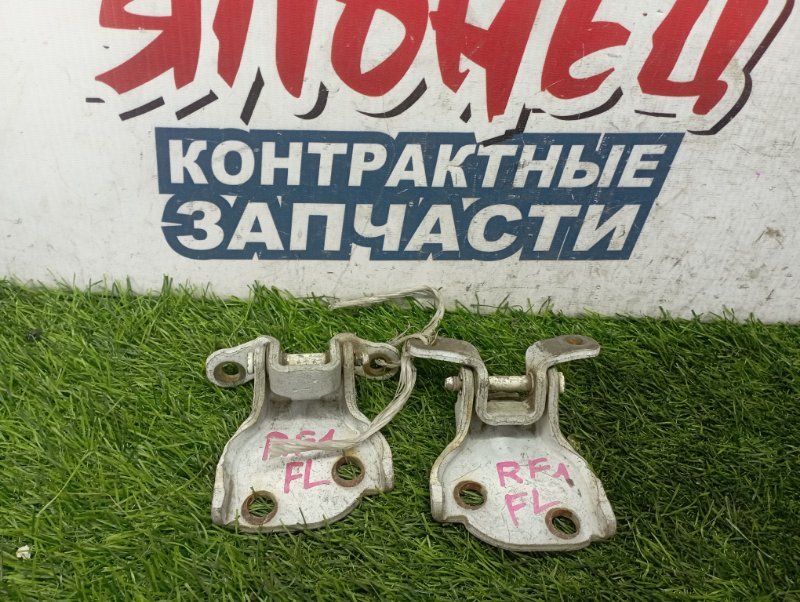 Петля двери HONDA STEPWGN RF1 B20B передняя левая (б/у) Петля двери HONDA STEPWGN RF1 B20B передняя левая (б/у)