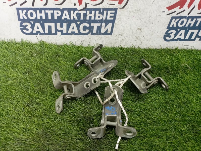 Петля двери TOYOTA NOAH ZRR70 3ZR-FAE передняя (б/у) Петля двери TOYOTA NOAH ZRR70 3ZR-FAE передняя (б/у)