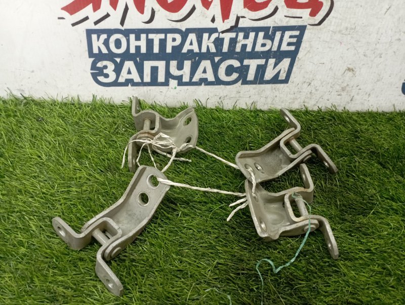 Петля двери TOYOTA VISTA ZZV50 1ZZ-FE передняя (б/у) Петля двери TOYOTA VISTA ZZV50 1ZZ-FE передняя (б/у)