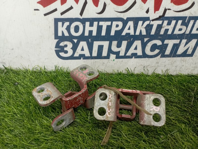 Петля двери багажника TOYOTA RAV4 ACA33 2AZ-FE (б/у) Петля двери багажника TOYOTA RAV4 ACA33 2AZ-FE (б/у)