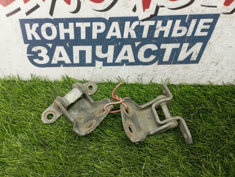 Петля двери NISSAN CEFIRO A31 RB20 задняя правая (б/у) Петля двери NISSAN CEFIRO A31 RB20 задняя правая (б/у)