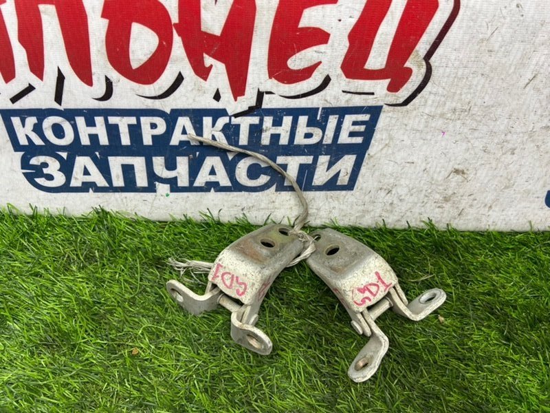 Петля двери HONDA FIT GD1 L13A передняя правая (б/у)