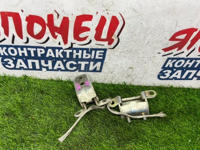 Петля двери NISSAN TIIDA LATIO SC11 HR15DE задняя правая (б/у) Петля двери NISSAN TIIDA LATIO SC11 HR15DE задняя правая (б/у)