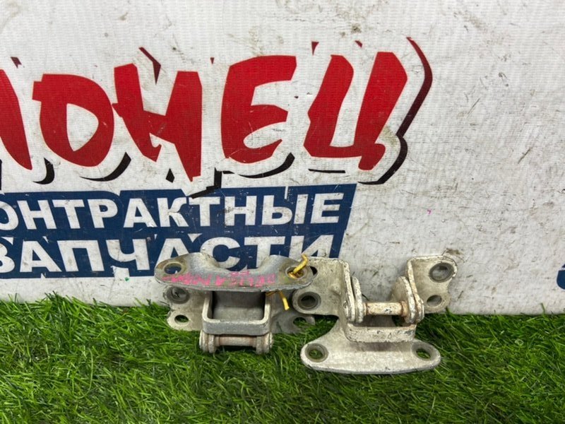 Петля двери MITSUBISHI DELICA P25W 4D56 передняя правая (б/у) Петля двери MITSUBISHI DELICA P25W 4D56 передняя правая (б/у)