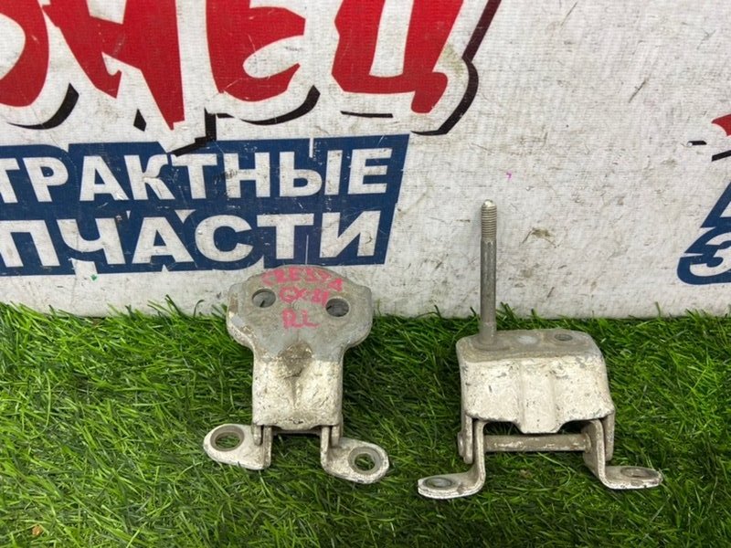 Петля двери TOYOTA MARK II GX81 1G-FE задняя левая (б/у) Петля двери TOYOTA MARK II GX81 1G-FE задняя левая (б/у)