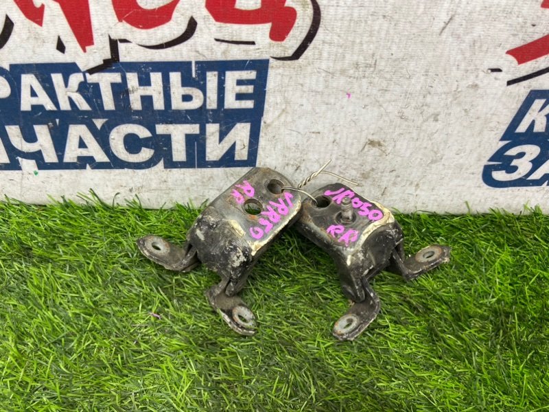 Петля двери NISSAN TERRANO REGULUS JRR50 QD32ETI задняя правая (б/у) Петля двери NISSAN TERRANO REGULUS JRR50 QD32ETI задняя правая (б/у)