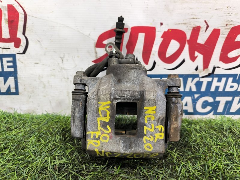 Суппорт TOYOTA RAUM NCZ20 1NZ-FE передний правый (б/у) Суппорт TOYOTA RAUM NCZ20 1NZ-FE передний правый (б/у)