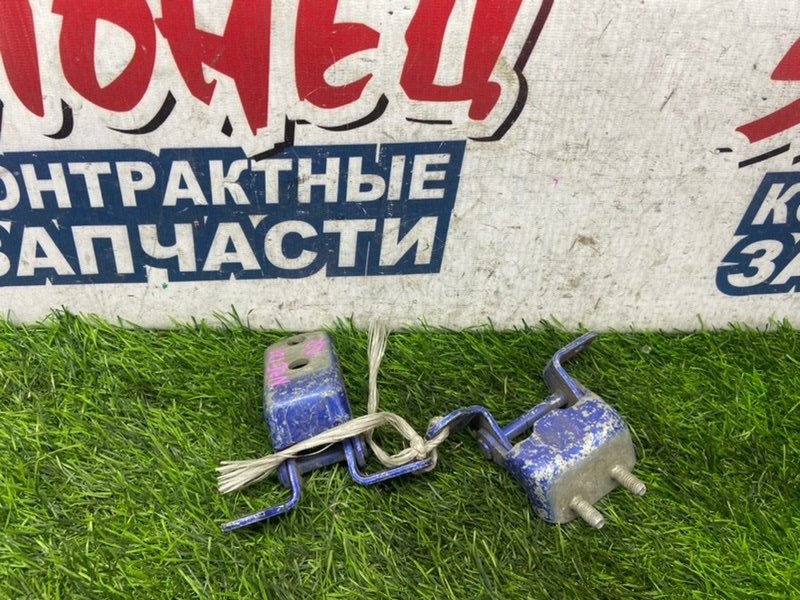 Петля двери TOYOTA COROLLA SPACIO NZE121 1NZ-FE задняя правая (б/у) Петля двери TOYOTA COROLLA SPACIO NZE121 1NZ-FE задняя правая (б/у)