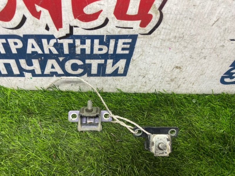 Петля двери багажника NISSAN DAYZ B21W 3B20 (б/у) Петля двери багажника NISSAN DAYZ B21W 3B20 (б/у)