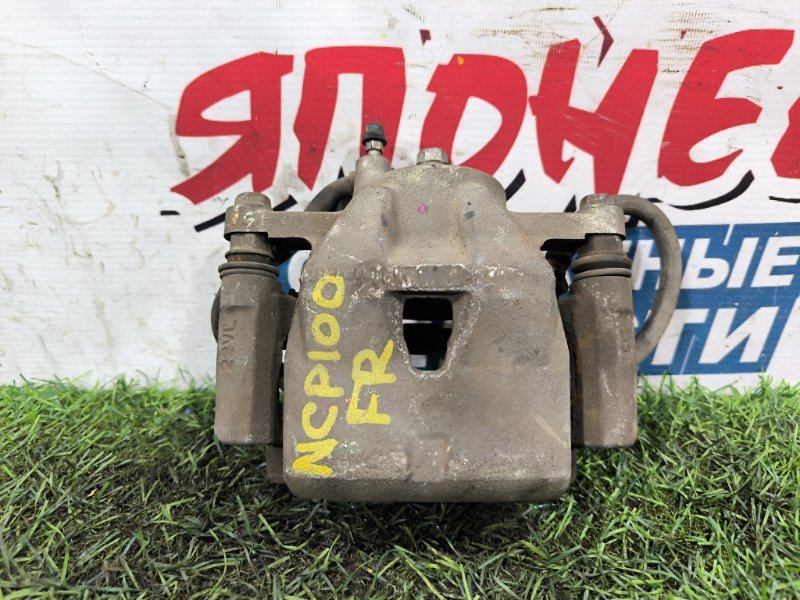 Суппорт TOYOTA RACTIS NCP100 1NZ-FE передний правый (б/у) Суппорт TOYOTA RACTIS NCP100 1NZ-FE передний правый (б/у)