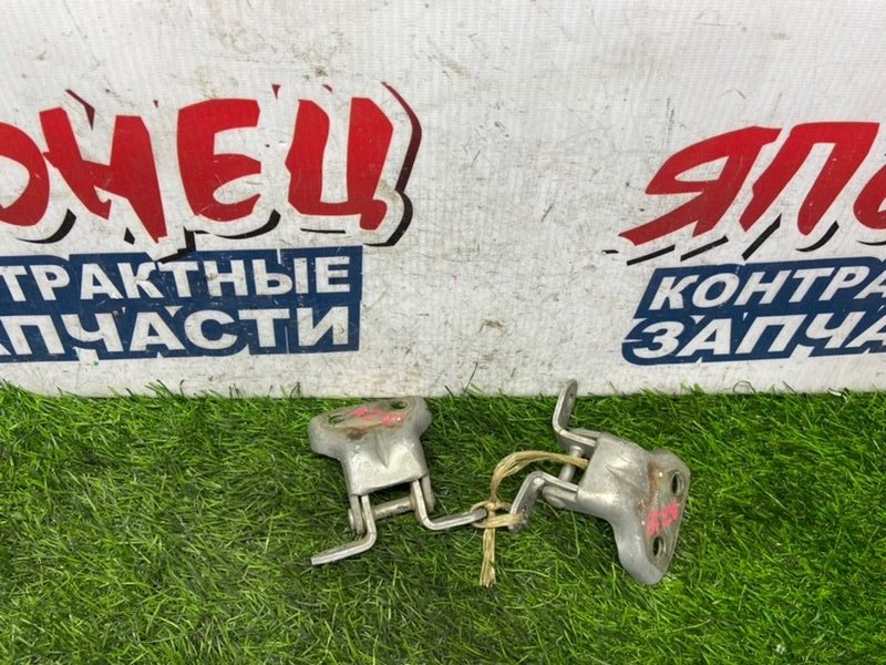 Петля двери NISSAN CUBE AZ10 CGA3DE передняя правая (б/у) Петля двери NISSAN CUBE AZ10 CGA3DE передняя правая (б/у)