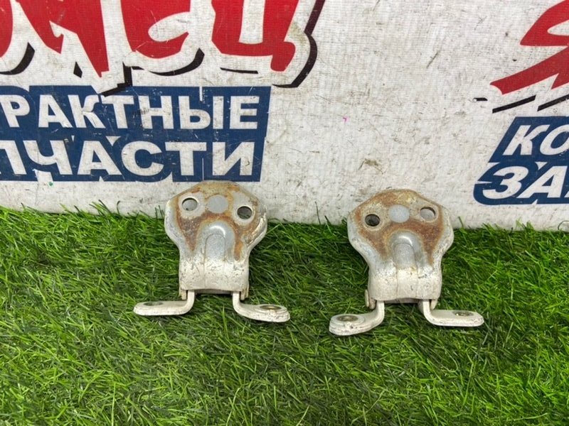 Петля двери MAZDA DEMIO DW3W B3 передняя правая (б/у) Петля двери MAZDA DEMIO DW3W B3 передняя правая (б/у)