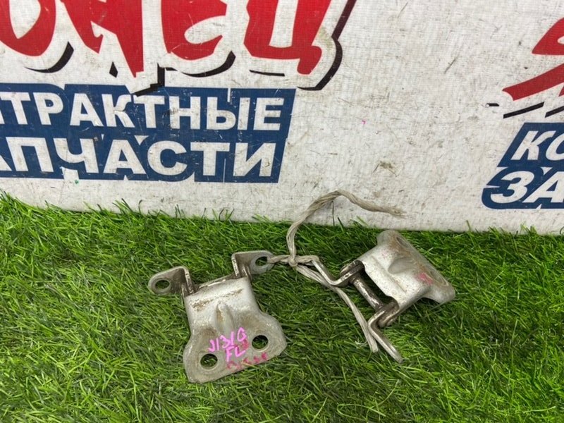 Петля двери DAIHATSU TERIOS KID J131G EF-DEM передняя левая (б/у) Петля двери DAIHATSU TERIOS KID J131G EF-DEM передняя левая (б/у)